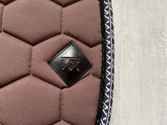 TAPIS MIXTE | Oxxer | Monogramme marron glacé | cheval